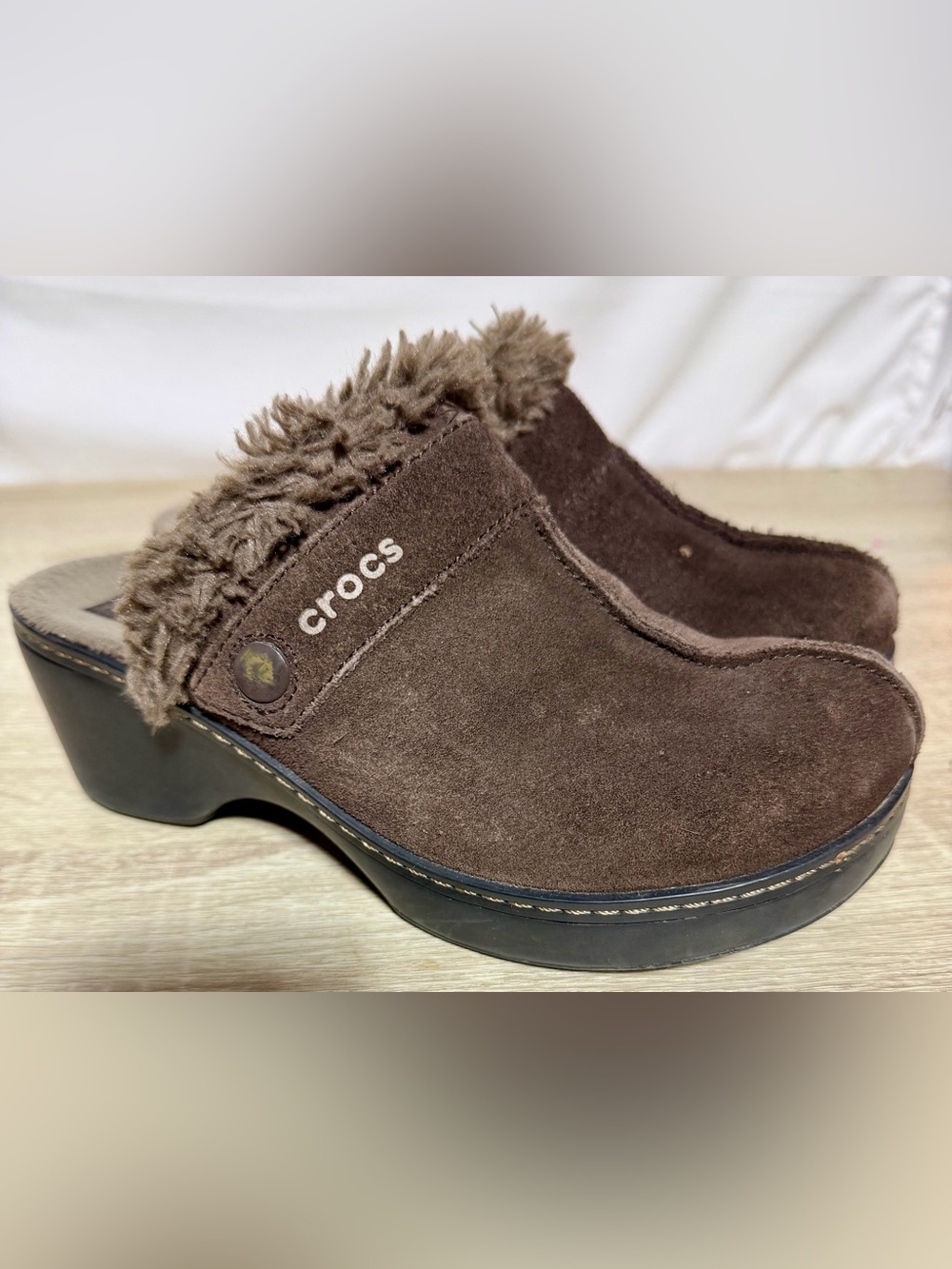 Crocs Cobbler Brown Suede Faux Fur Lined Clog Slippers Womens US 6